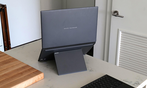 Asus Zenbook Duo Entegre Kickstand