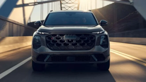 Yeni Audi Q7 ve SQ7 Tanıtıldı: 591 Beygirlik V8 Motor Dikkat Çekiyor 7 Yeni Audi Q7 ve SQ7 7